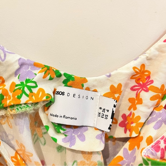 Asos short white dress asos design with flower patterns. - Picture 2 of 5